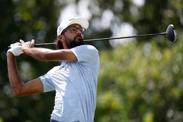 MEMPHIS, TN - AUGUST 09: Akshay Bhatia of the United States watches his drive on No. 9 during the third round of the FedEx St. Jude Championship, August 9, 2025, at TPC Southward in Memphis, Tennessee. (Photo by Matthew Maxey Icon Sportswire) GOLF: AUG 09 PGA, Golf Herren FedEx Cup Playoffs - FedEx St. Jude Championship EDITORIAL USE ONLY Icon250809036