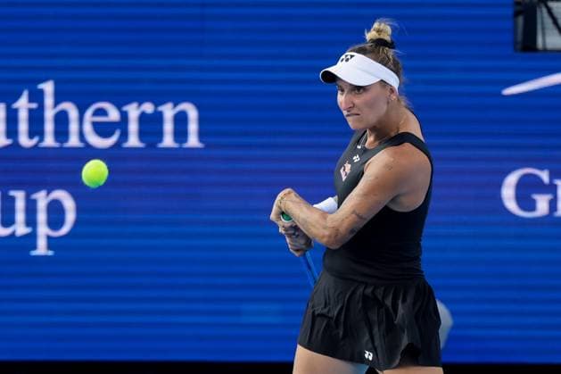 August 9, 2025, Mason, Ohio, U.S: Marketa Vondrousove (CZE) hits a two-handed backhand during SaturdayÃ¢â‚¬â ¢s second round of the Cincinnati Open at the Lindner Family Tennis Center, Mason, Oh. Mason U.S - ZUMAs304 20250809_zaf_s304_053 Copyright: xScottxStuartx
