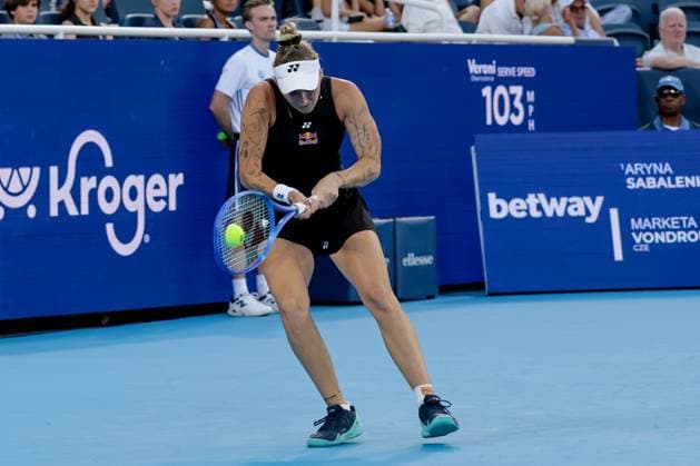 August 9, 2025, Mason, Ohio, U.S: SaturdayÃ¢â‚¬â ¢s second round of the Cincinnati Open at the Marketa Vondrousove (CZE) hits a two-handed backhand during Lindner Family Tennis Center, Mason, Oh. Mason U.S - ZUMAs304 20250809_zaf_s304_055 Copyright: xScottxStuartx