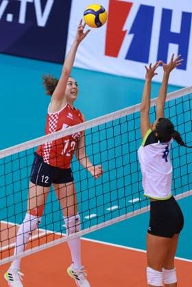 (250810) -- OSIJEK, Aug. 10, 2025 -- Josipa Markovic (L) of Croatia spikes the ball during the CEV EuroVolley 2026 Qualification Phase group G Leg 4 match between Croatia and Kosovo in Osijek, Croatia, on Aug. 9, 2025. (Photo by PIXSELL via Xinhua) (SP)CROATIA-OSIJEK-VOLLEYBALL-CEV EUROVOLLEY 2026-QUALIFICATION-CRO VS KOS DavorxJavorovic 