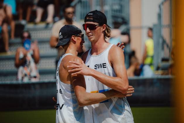Beach volleyball, Beachvolleyball - Baden Challenge BADEN,AUSTRIA,10.AUG.25 - BEACH VOLLEYBALL - FIVB World Tour - Baden Challenge. Image shows the rejoicing of Elmer Andersson (SWE) and Jacob Hoelting Nilsson (SWE).  GEPAxpictures xAlexanderxSolc
