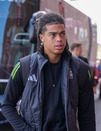 Jahmai Simpson-Pusey of Celtic steps off the Celtic team bus at Pittodrie. Rangers v Dundee, William Hill Scottish Premiership, Football, Ibrox Stadium, Glasgow, Scotland, UK - 09 Aug 2025Glasgow Ibrox Stadium Scotland United Kingdom EDITORIAL USE ONLY No use with unauthorised audio, video, data, fixture lists, club league logos or live services. Online in-match use limited to 120 images, no video emulation. No use in betting, games or single club league player publications. Copyright: xPetexSummers Shutterstockx 15433468ew