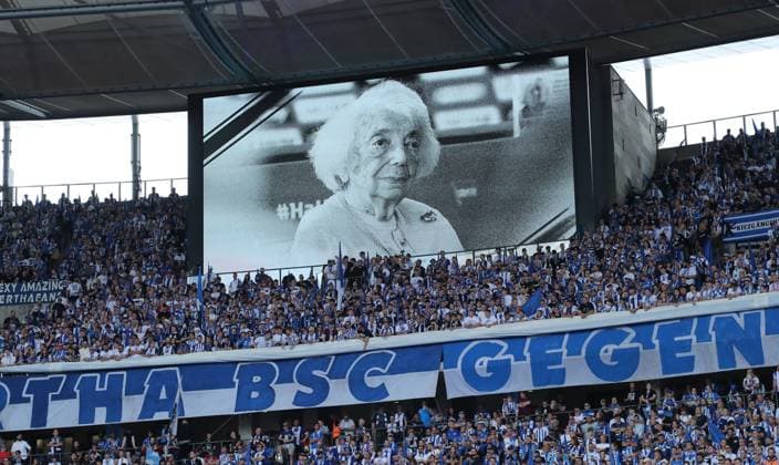 Margot Friedländer, memorial minute for the deceased, prominent Jewish Holocaust survivor Sports Football Soccer DFL 2 Bundesliga Men 2 Matchday Season 2025 2026 10 08 2025 Hertha BSC Berlin vs Karlsruher SC KSC DFL regulations prohibit any use of photographs as image sequences and or quasi video