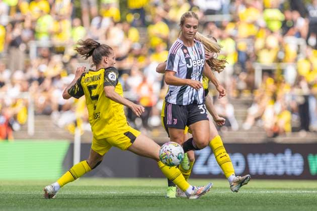 Test match women Borussia Dortmund Juventus Turin 10 08 2025 Jasmin Jabbes Borussia Dortmund, 5 , Abi Brighton Juventus Turin, 33 in the test match between Borussia Dortmund and Juventus Turin, on 10 08 2025, Stadion Rote Erde, Dortmund Copyright: xBEAUTIFULxSPORTS Meuselx