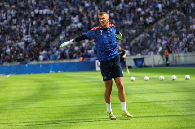 2 Soccer Bundesliga, Hertha BSC Karlsruher SC Goalkeeper Hans Christian Bernat Karlsruher SC 1 , during the match in the 2 Soccer Bundesliga, Hertha BSC Karlsruher SC in Berlin, Olympiastadion, on 10 08 2025 DFB regulations prohibit any use of photographs as image sequences and or quasi video Copyright: xBEAUTIFULxSPORTS Frankex