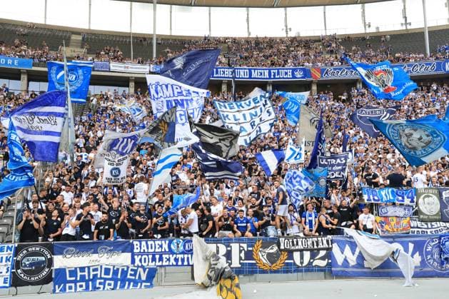 DEU, DFL, 2 FBL, Hertha BSC vs Karlsruher SC, 10 08 2025, Berliner Olympiastadion, Berlin, DEU, DFL, 2 FBL, Hertha BSC vs Karlsruher SC, im Bild KSC Fans DFL regulations prohibit any use of Photographs as image sequences and or quasi video nordphotoxGmbHx xEngler nph00076