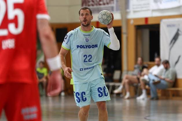 10 08 2025, xgox, Handball Heide Cup Match for 5th place VfL Gummersbach Kolstad Handbold emspor, v l Kentin Mahe Gummersbach, 22 Schneverdingen