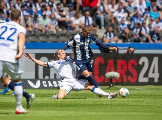 Soccer, Men, Season 2025 2026, 2 Bundesliga 2 Matchday , Hertha BSC Karlsruher SC, v l David Herold Karlsruher SC , Michael Cuisance Hertha BSC , 10 08 2025, Copyright: xSebastianxRäppold MatthiasxKochx