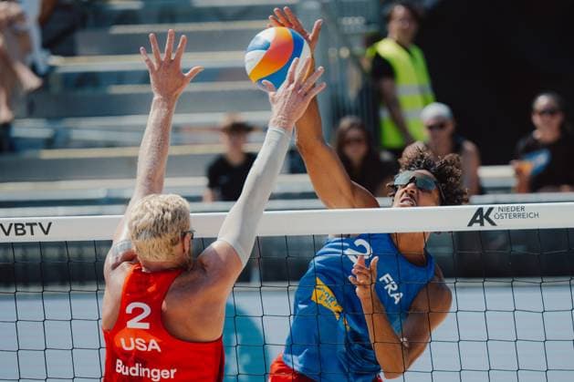 Beach volleyball, Beachvolleyball - Baden Challenge BADEN,AUSTRIA,10.AUG.25 - BEACH VOLLEYBALL - FIVB World Tour - Baden Challenge. Image shows Chase Budinger (USA) and Calvin Aye (FRA).  GEPAxpictures xAlexanderxSolc