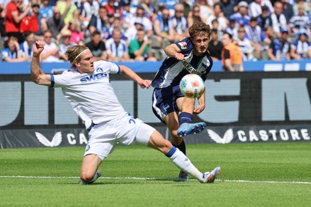 2 Soccer Bundesliga, Hertha BSC Karlsruher SC Maurice Krattenmacher Hertha BSC Berlin 4 in a duel with David Herold Karlsruher SC 20 , during the match in the 2 Soccer Bundesliga, Hertha BSC Karlsruher SC in Berlin, Olympiastadion, on 10 08 2025 DFB regulations prohibit any use of photographs as image sequences and or quasi video Copyright: xBEAUTIFULxSPORTS Frankex