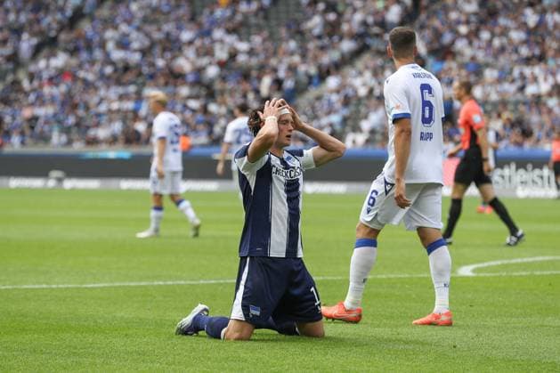 10 08 2025, xtgx, Fussball 2 Bundesliga, Hertha BSC Berlin Karlsruher SC emspor, v l Fabian Reese Hertha, 11 enttaeuscht, enttäuscht, sc9haut enttaeuscht, niedergeschlagen, disappointed DFL DFB REGULATIONS PROHIBIT ANY USE OF PHOTOGRAPHS as IMAGE SEQUENCES and or QUASI VIDEO Berlin
