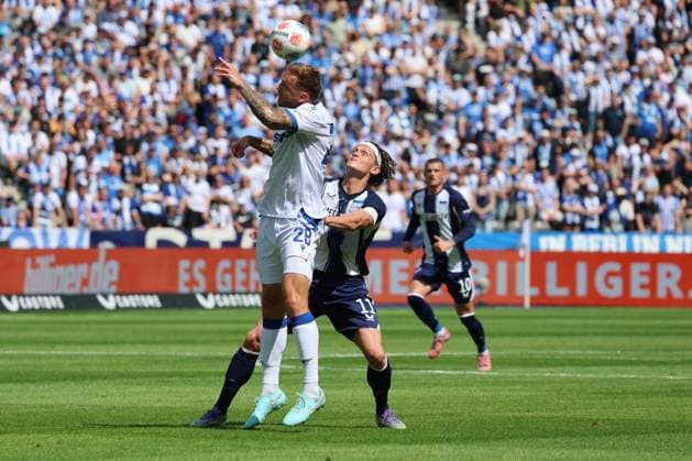 2 Soccer Bundesliga, Hertha BSC Karlsruher SC Marcel Franke Karlsruher SC 28 in a duel with Fabian Reese Hertha BSC Berlin 11 , during the match in the 2 Soccer Bundesliga, Hertha BSC Karlsruher SC in Berlin, Olympiastadion, on 10 08 2025 DFB regulations prohibit any use of photographs as image sequences and or quasi video Copyright: xBEAUTIFULxSPORTS Frankex