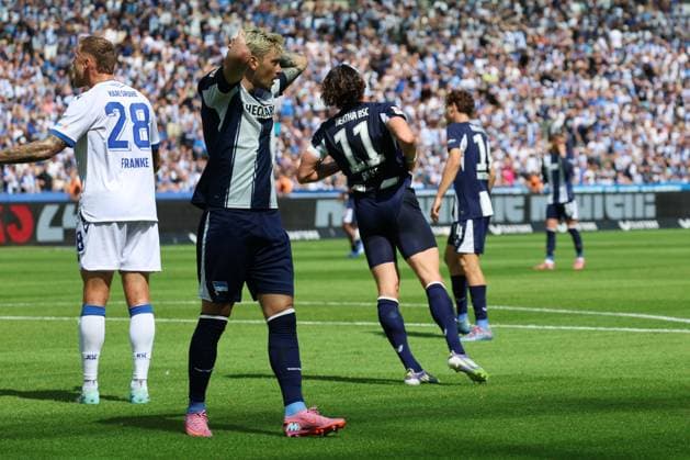 2 Soccer Bundesliga, Hertha BSC Karlsruher SC Dawid Kownacki Hertha BSC Berlin 9 , disappointed, after missed chance, right Fabian Reese Hertha BSC Berlin 11 , during the match in the 2 Soccer Bundesliga, Hertha BSC Karlsruher SC in Berlin, Olympiastadion, on 10 08 2025 DFB regulations prohibit any use of photographs as image sequences and or quasi video Copyright: xBEAUTIFULxSPORTS Frankex
