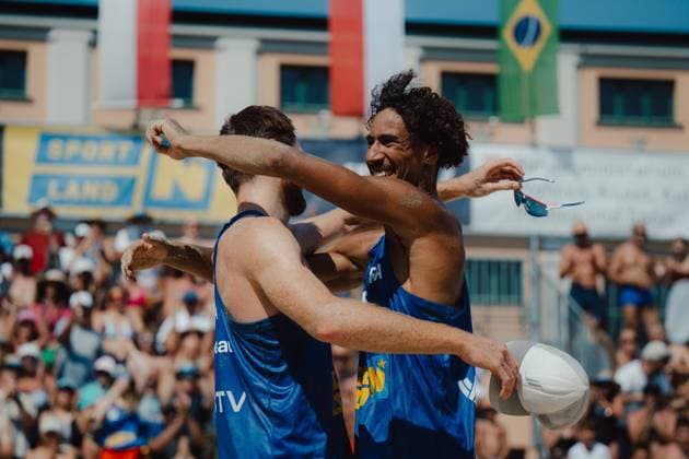 Beach volleyball, Beachvolleyball - Baden Challenge BADEN,AUSTRIA,10.AUG.25 - BEACH VOLLEYBALL - FIVB World Tour - Baden Challenge. Image shows the rejoicing of Remi Bassereau (FRA) and Calvin Aye (FRA).  GEPAxpictures xAlexanderxSolc