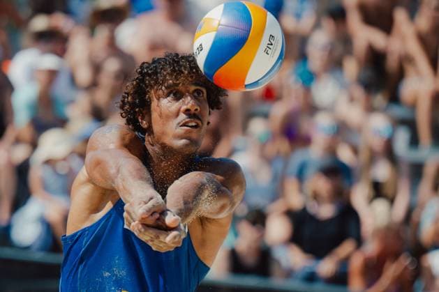 Sport Bilder des Tages Beach volleyball, Beachvolleyball - Baden Challenge BADEN,AUSTRIA,10.AUG.25 - BEACH VOLLEYBALL - FIVB World Tour - Baden Challenge. Image shows Calvin Aye (FRA).  GEPAxpictures xAlexanderxSolc