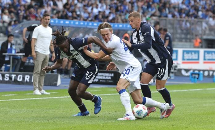 Deyovaisio Zeefuik, David Herold, Michael Cuisance duel match scene Action Sport Soccer Football DFL 2 Bundesliga Men 2 Matchday Season 2025 2026 10 08 2025 Hertha BSC Berlin vs Karlsruher SC KSC DFL regulations prohibit any use of photographs as image sequences and or quasi video