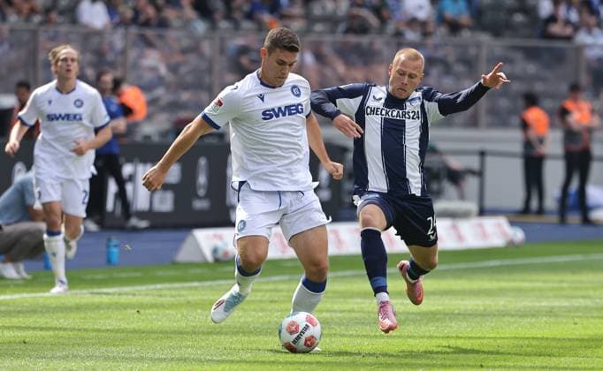Marcel Beifus, Jon Dagur Thorsteinsson duel match scene Action Sport Football Soccer DFL 2 Bundesliga Men 2 Matchday Season 2025 2026 10 08 2025 Hertha BSC Berlin vs Karlsruher SC KSC DFL regulations prohibit any use of photographs as image sequences and or quasi video