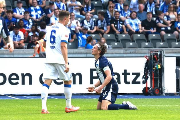 DEU, DFL, 2 FBL, Hertha BSC vs Karlsruher SC, 10 08 2025, Berliner Olympiastadion, Berlin, DEU, DFL, 2 FBL, Hertha BSC vs Karlsruher SC, im Bild Diego Demme Hertha BSC Berlin 6 , NICOLAI RAPP Karlsruher SC 6 DFL regulations prohibit any use of Photographs as image sequences and or quasi video nordphotoxGmbHx xEngler nph00076
