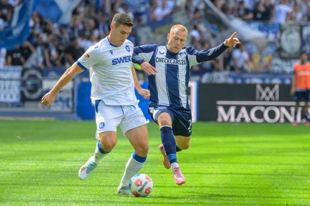 GER, Berlin, Fußball, Hertha BSC vs Karlsruher SC, KSC, DFB, 2 Bundesliga, Spielzeit 2025 2026, 10 08 25 v l Marcel Beifus KSC , Jon Dagur Thorsteinsson Hertha BSC ,Zweikampf, Action, Kampf, kaempft um den Ball, DFB DFL REGULATIONS PROHIBIT ANY USE OF PHOTOGRAPHS AS IMAGE SEQUENCES AND OR QUASI VIDEO, Copyright: HMBxMedia UwexKoch