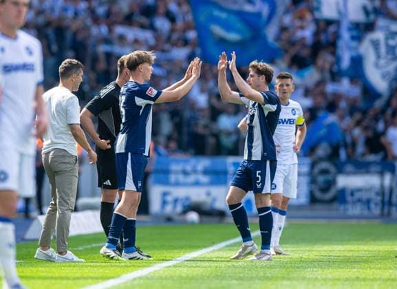 Soccer, Men, Season 2025 2026, 2 Bundesliga 2 Matchday , Hertha BSC Karlsruher SC, f l Coach Stefan Leitl Hertha BSC , Kennet Eichhorn Hertha BSC , Leon Jensen Hertha BSC , 10 08 2025, Copyright: xSebastianxRäppold MatthiasxKochx