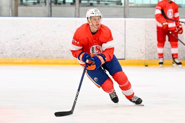 Eishockey DEL2 25 26: 1. öffentliches Eistraining der Düsseldorfer EG am 10. August 2025 im Eisstadion an der Brehmstrasse Trainingsgast David Lewandowski *** Ice hockey DEL2 25 26 1 Public ice training of Düsseldorfer EG on August 10, 2025 at the ice stadium on Brehmstrasse Training guest David Lewandowski wd