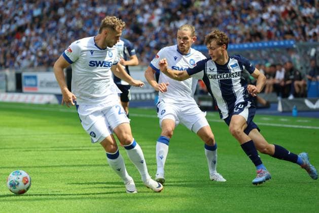 2 Soccer Bundesliga, Hertha BSC Karlsruher SC Maurice Krattenmacher Hertha BSC Berlin 4 in duel with Christoph Kobald Karlsruher SC 22 left , during the match in the 2 Soccer Bundesliga, Hertha BSC Karlsruher SC in Berlin, Olympiastadion, on 10 08 2025 DFB regulations prohibit any use of photographs as image sequences and or quasi video Copyright: xBEAUTIFULxSPORTS Frankex