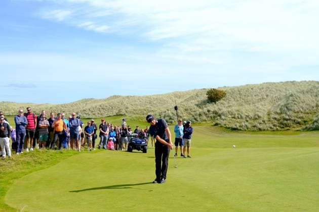 UK: Nexo Championship, Old Course at Trump International Golf Links, Aberdeen, Scotland on 10 August 2025: Pictured: Grant Forrest (Scotland) chips onto the 1st green during the final round of the Nexo Championship 2025 at Trump International Golf Links, Aberdeenshire, Scotland Aberdeen Trump International Golf Links Scotland Copyright: xAlexxToddx