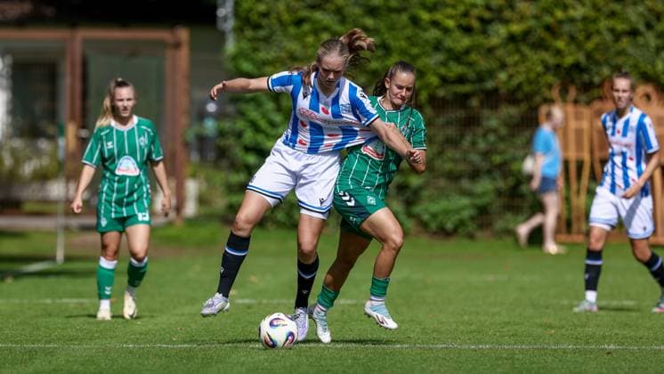 Tuana Mahmoud SV Werder Bremen, 10 in duel, duel, dynamics, action, action scene, 10 08 2025, Bremen Germany , Soccer, Test match women, SV Werder Bremen SC Heerenveen xobx