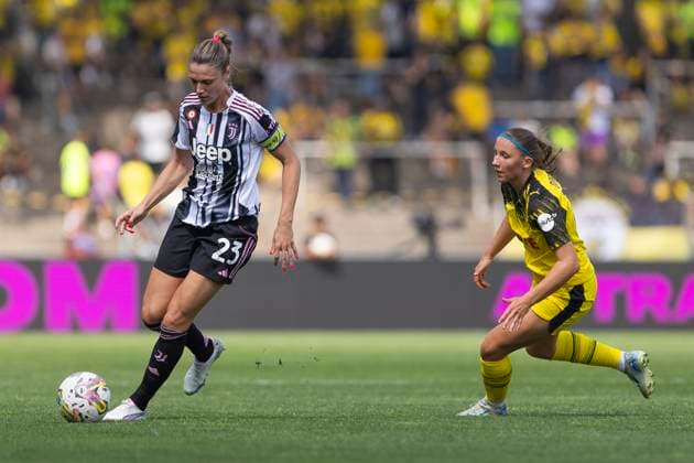 Test match women Borussia Dortmund Juventus Turin 10 08 2025 Cecilia Salvai Juventus Turin, 23 , Emilia Pauls Borussia Dortmund, 29 in the test match between Borussia Dortmund and Juventus Turin, on 10 08 2025, Stadion Rote Erde, Dortmund Copyright: xBEAUTIFULxSPORTS Meuselx