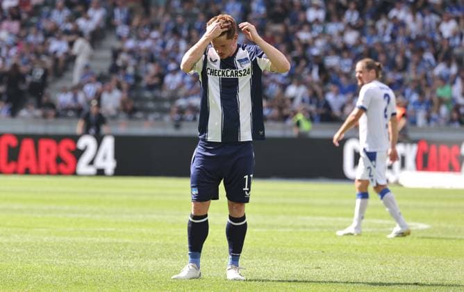 Sebastian Grönning disappointed after the end of the match Disappointment Sport Football Soccer DFL 2 Bundesliga Men 2 Matchday Season 2025 2026 10 08 2025 Hertha BSC Berlin vs Karlsruher SC KSC DFL regulations prohibit any use of photographs as image sequences and or quasi video