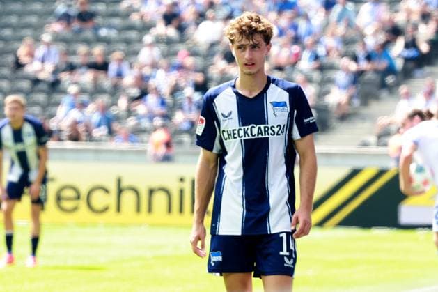 DEU, DFL, 2 FBL, Hertha BSC vs Karlsruher SC, 10 08 2025, Berliner Olympiastadion, Berlin, DEU, DFL, 2 FBL, Hertha BSC vs Karlsruher SC, in the picture substitution of Maurice Krattenmacher Hertha BSC Berlin 14 DFL regulations prohibit any use of Photographs as image sequences and or quasi video nordphotoxGmbHx xEngler nph00076