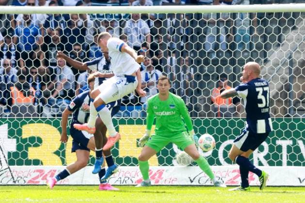 DEU, DFL, 2 FBL, Hertha BSC vs Karlsruher SC, 10 08 2025, Berliner Olympiastadion, Berlin, DEU, DFL, 2 FBL, Hertha BSC vs Karlsruher SC, im Bild Tjark Ernst Hertha BSC Berlin 1 , Toni Leistner Hertha BSC Berlin 37 , NICOLAI RAPP Karlsruher SC 6 DFL regulations prohibit any use of Photographs as image sequences and or quasi video nordphotoxGmbHx xEngler nph00076
