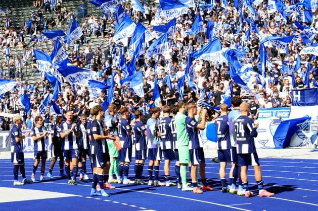 DEU, DFL, 2 FBL, Hertha BSC vs Karlsruher SC, 10 08 2025, Berliner Olympiastadion, Berlin, DEU, DFL, 2 FBL, Hertha BSC vs Karlsruher SC, im Bild Hertha Spielerkreis, Hertha BSC Fans DFL regulations prohibit any use of Photographs as image sequences and or quasi video nordphotoxGmbHx xEngler nph00076
