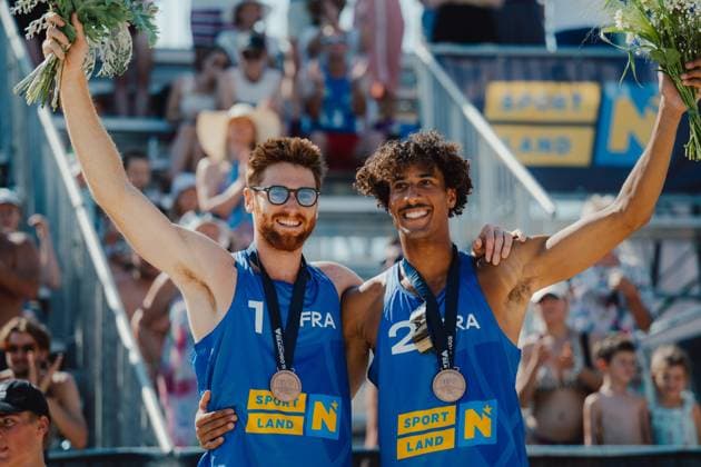 Beach volleyball, Beachvolleyball - Baden Challenge BADEN,AUSTRIA,10.AUG.25 - BEACH VOLLEYBALL - FIVB World Tour - Baden Challenge. Image shows the rejoicing of Remi Bassereau (FRA) and Calvin Aye (FRA).  GEPAxpictures xAlexanderxSolc