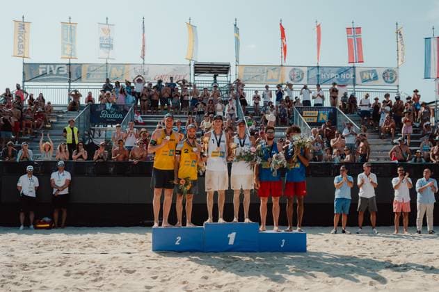 Beach volleyball, Beachvolleyball - Baden Challenge BADEN,AUSTRIA,10.AUG.25 - BEACH VOLLEYBALL - FIVB World Tour - Baden Challenge. Image shows the rejoicing of Nils Ehlers (GER), Clemens Wickler (GER), Jacob Hoelting Nilsson (SWE), Elmer Andersson (SWE), Remi Bassereau (FRA) and Calvin Aye (FRA).  GEPAxpictures xAlexanderxSolc