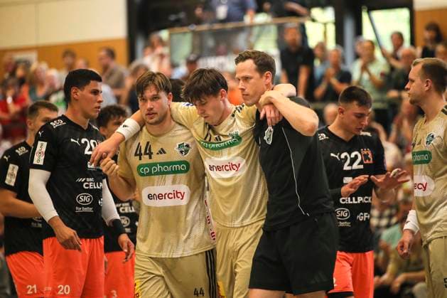 Photo Maxim ORLOV Hanover Burgdorf injured himself and had to be carried off the field Handball men international, pre-season preparation at the Heide Cup in Schneverdingen on Sun 10 08 2025 Hanover Burgdorf Kadetten Schaffhausen