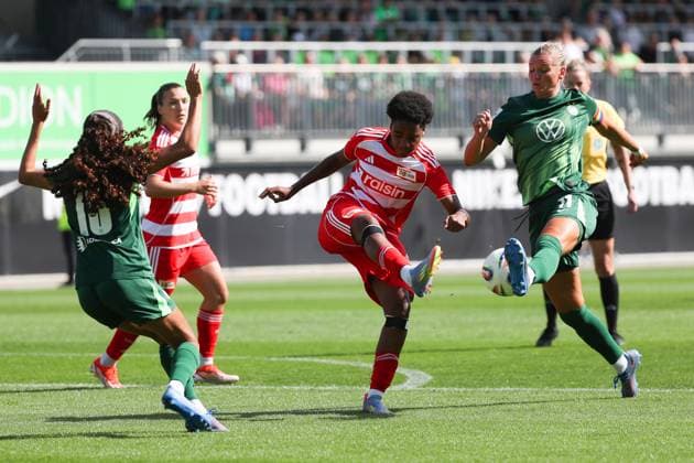 VfL Union Berlin, Women Wolfsburg, 10 08 2025, FOOTBALL VfL Wolfsburg vs Union Berlin, Test match, Season 2025 26 Camilla Küver VfL Wolfsburg , Naika Reissner Union Berlin , Alexandra Popp VfL Wolfsburg Wolfsburg