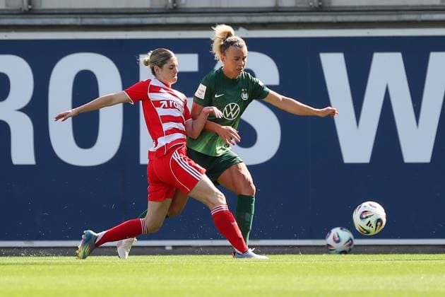 VfL Union Berlin, Women Wolfsburg, 10 08 2025, FOOTBALL VfL Wolfsburg vs Union Berlin, Test match, Season 2025 26 Eileen Campbell Union Berlin , Lena Lattwein VfL Wolfsburg Wolfsburg
