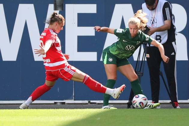 VfL Union Berlin, Women Wolfsburg, 10 08 2025, FOOTBALL VfL Wolfsburg vs Union Berlin, Test match, Season 2025 26 Sophie Weidauer Union Berlin , Justine Kielland VfL Wolfsburg Wolfsburg