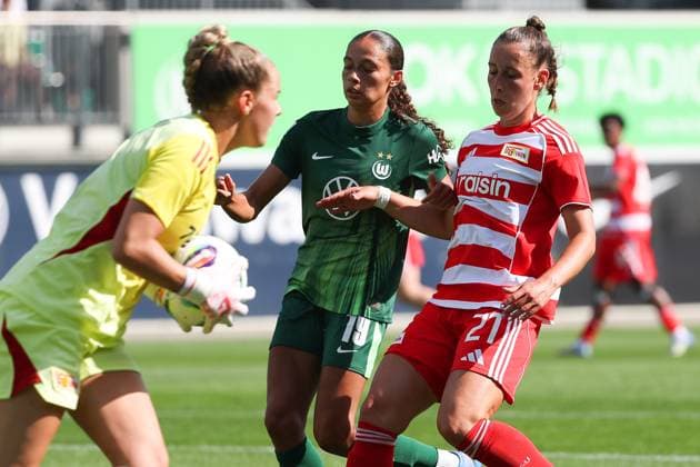 VfL Union Berlin, Women Wolfsburg, 10 08 2025, FOOTBALL VfL Wolfsburg vs Union Berlin, Test match, Season 2025 26 Kessya Bussy VfL Wolfsburg , Anna Weiß Union Berlin Wolfsburg