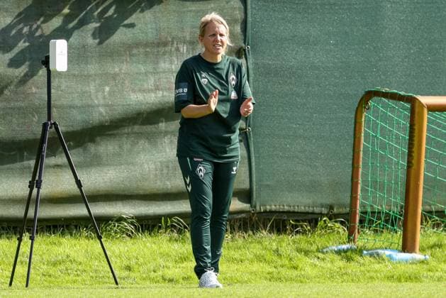 Friederike Kromp Fritzy Kromp, Coach, Head Coach, SV Werder Bremen , 10 08 2025, Bremen Germany , Soccer, Test match women, SV Werder Bremen SC Heerenveen xobx
