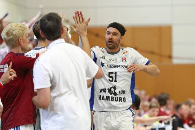 10 08 2025, xgox, Handball Heide Cup Final, Handball Sport Verein Hamburg Aalborg Handbold emspor, v l Casper Mortensen Hamburg, 51 Jubel, Torjubel, jubelt ueber das Tor, celebrate the goal, celebration Schneverdingen