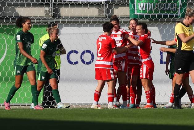 VfL Union Berlin, Women Wolfsburg, 10 08 2025, FOOTBALL VfL Wolfsburg vs Union Berlin, Test match, Season 2025 26 Nele Bauereisen Union Berlin cheers with the team after her goal for 0 2 Wolfsburg