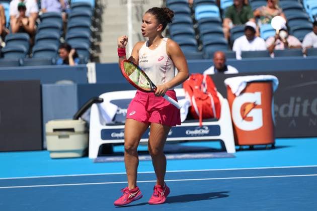 August 10, 2025, Mason, Ohio, United States: JASMINE PAOLINI of Italy during the match against M. Sakkari of Greece in the second round of the Cincinnati Open at the Lindner Family Tennis Center. Mason, Ohio. Mason United States - ZUMAc278 20250810_zsp_c278_011 Copyright: xMarcinxCholewinskix