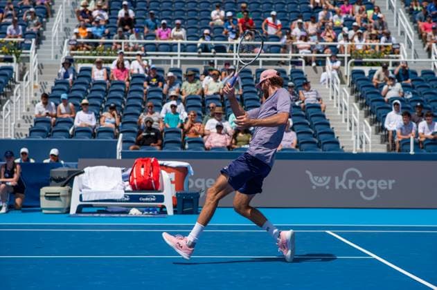 Cincinnati Open: Reilly Opelka V Alex De Minaur Reilly Opelka is seen during his second-round match at the Cincinnati Open in Mason, Ohio, on August 10, 2025. Mason Ohio United States  Copyright: xJasonxWhitmanx originalFilename:whitman-cincinna250810_np5FJ.jpg
