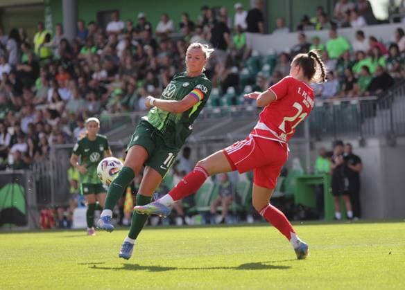 Alexandra Popp VfL Wolfsburg , Anna Weiss 1 FC Union Berlin Fußball, Frauen, Saison 2025 2026, 1 Liga, Google Pixel Frauen Bundesliga, VfL Wolfsburg gegen Union Berlin, Saisonvorbereitung, Testspiel, 0 2, Fanfest DFL REGULATIONS PROHIBIT ANY USE OF PHOTOGRAPHS AS IMAGE SEQUENCES AND OR QUASI VIDEO