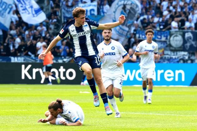 DEU, DFL, 2 FBL, Hertha BSC vs Karlsruher SC, 10 08 2025, Berliner Olympiastadion, Berlin, DEU, DFL, 2 FBL, Hertha BSC vs Karlsruher SC, im Bild Maurice Krattenmacher Hertha BSC Berlin 14 DFL regulations prohibit any use of Photographs as image sequences and or quasi video nordphotoxGmbHx xEngler nph00076