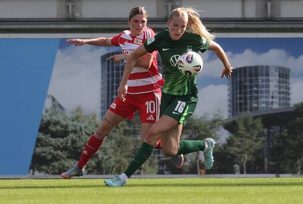 Eileen Campbell 1 FC Union Berlin , Camilla Kuever VfL Wolfsburg Football, Women, Season 2025 2026, 1 Liga, Google Pixel Women Bundesliga, VfL Wolfsburg vs Union Berlin, Season preparation, Test match, 0 2, Fanfest DFL REGULATIONS PROHIBIT ANY USE OF PHOTOGRAPHS AS IMAGE SEQUENCES AND OR QUASI VIDEO
