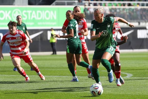 VfL Union Berlin, Women Wolfsburg, 10 08 2025, FOOTBALL VfL Wolfsburg vs Union Berlin, Test match, Season 2025 26 Thea Bjelde VfL Wolfsburg , Alexandra Popp VfL Wolfsburg Wolfsburg