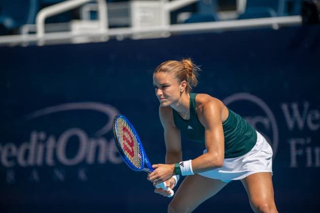Sport Bilder des Tages Cincinnati Open: Jasmine Paolini V Maria Sakkari Maria Sakkari is seen during her second-round match at the Cincinnati Open in Mason, Ohio, on August 10, 2025. Mason Ohio United States  Copyright: xJasonxWhitmanx originalFilename:whitman-cincinna250810_npllY.jpg